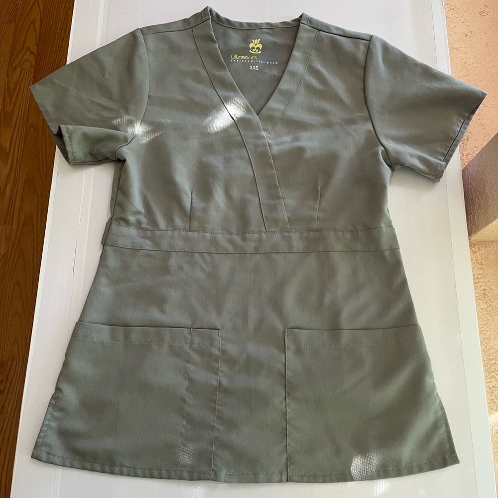 Scrub top